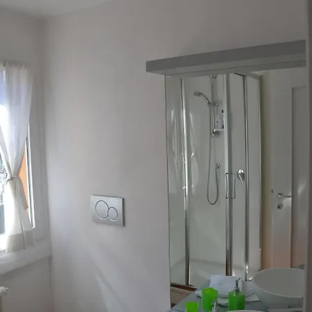 Nina Relais Boutique Bed and breakfast Carate Urio