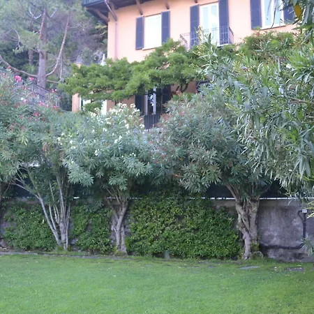 Nina Relais Boutique Bed and breakfast Carate Urio